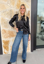 Load image into Gallery viewer, Tate High Rise Bowed Wide Leg Jean
